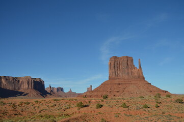 Fototapeta na wymiar Midday view at Utah's Monument Valley