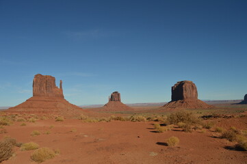 Fototapeta na wymiar Midday view of the Mitten Buttes at Utah's Monument Valley