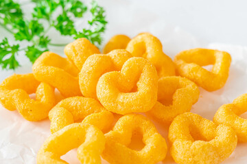 ハート型のチーズ味スナック菓子