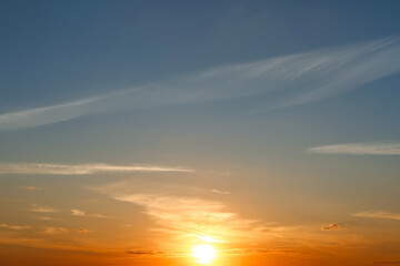 Fototapeta premium View of sky with clouds at sunset