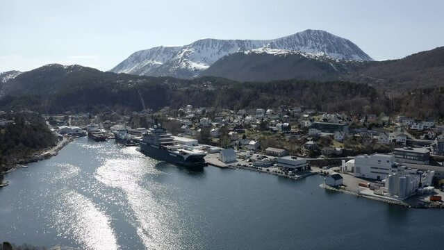 The sea side of Brattv&aring;g. The industrial district has, among other things, the Vard shipyard and KD Norway AS right by the sea. Brattv&aring;g is located in &Aring;lesund municipality.