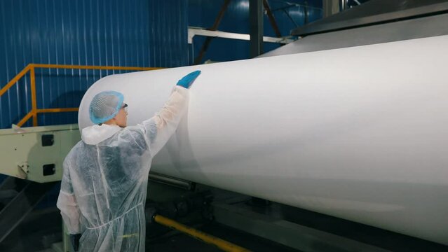 Factory quality control. Sintepon production. A man checks the quality of the snapon at the factory. industrial interior