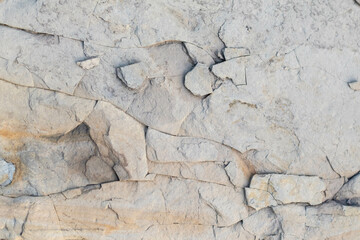 Crumbled white stone, with traces of rust.