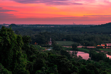 The background of the morning light, the wallpaper of the Twilight sky, the lake or the sea, is a natural beauty, seen between travel.