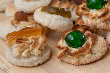 Pasticcini alla pasta di mandorle