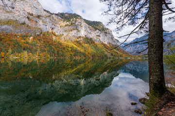 Fototapeta na wymiar Shore of Lake Leopoldstein (leopoldsteinersee) in autumn showing an awesome refelxion - State of styria, austria, near the city eisenerz