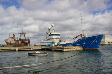 Fototapeta premium Zona portuaria de Aveiro, Gafanha da Nazaré, municipio de Ilhavo, vista parcial, Aveiro portugal. 20 de outubro de 2022.
