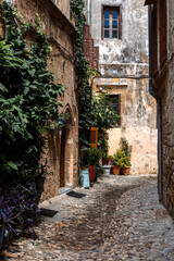 Fototapeta na wymiar Narrow cobbled historical streets in Old Town of Rhodes, Dodecanese, Greece. High quality photo