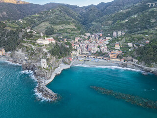 Fototapeta na wymiar parque nacional de Cinque Terre desde punto de vista aéreo.