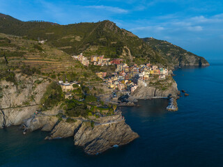 Obraz premium parque nacional de Cinque Terre desde punto de vista aéreo, pueblo de Manarola