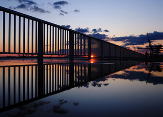 夕焼けと柵（兵庫県神戸市）