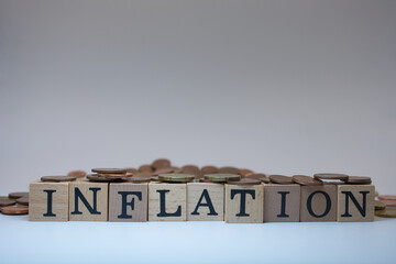 INFLATION - ummandelt von Kleingeld als Stillleben