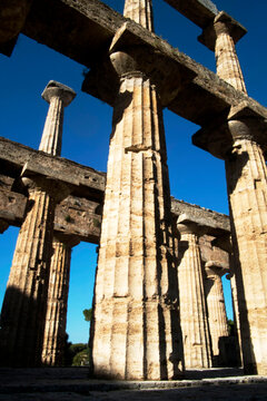 Doric columns, Temple of Poseidon, Paestum, UNESCO World Heritage Site, Province of Salerno, Campania, Italy