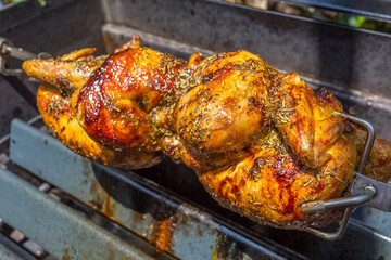 poulets rôtis sur tournebroche 