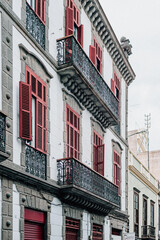 Obraz premium Arquitectura de Gran Canaria. Calles, edificios, motivos, ventanas, puertas, ornamentos y paisajes. Ciudad de Islas Canarias, España.