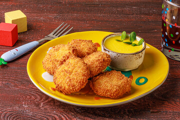 chicken nuggets with sauce