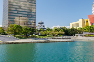Naklejka premium 青空と小倉城の天守 北九州市