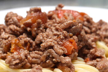 carne moída com tomate preparada para o almoço, carne bovina moída para a refeição, carne com tomate