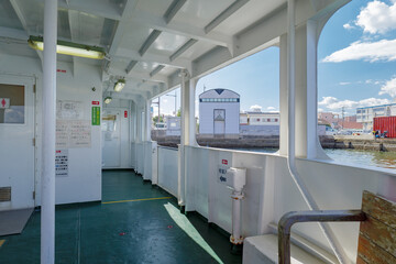 北九州市の若戸渡船船内