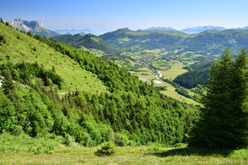 La vallée de Gresse, vu depuis les pentes du Pas de la Ville