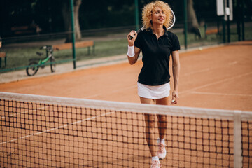 Female tennis player at the tennis court