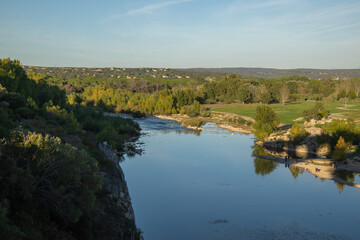 Fototapeta na wymiar vue du pont de Gard de la rivière Gardon