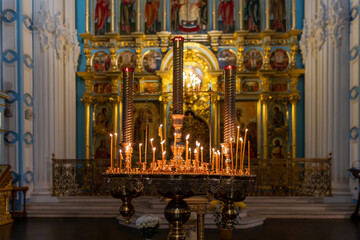 Fototapeta na wymiar Burning candles in a Christian Orthodox church
