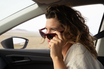 Fototapeta na wymiar girl traveling in a car