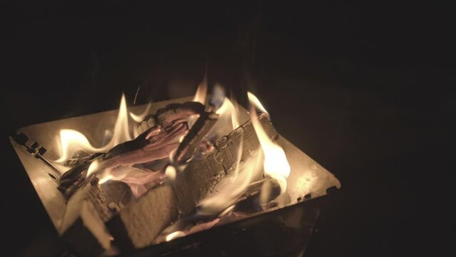 キャンプ 焚き火　camping bonfire F-log