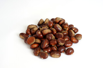 Castagne crude, raccolta di frutta fresca autunnale, Sud Europa