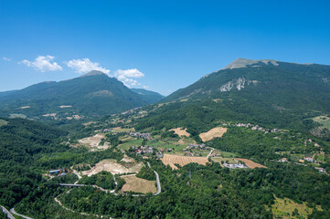 Fototapeta na wymiar Extra wide panorama of the Twin Mountains and the Abruzzo hills
