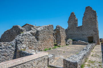 Fototapeta na wymiar The ruins of the fortress of Civitella del Tronto
