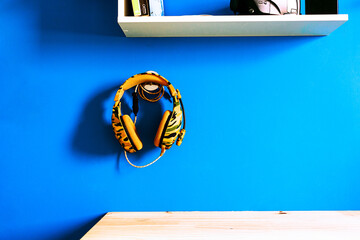 Mesa com headfone