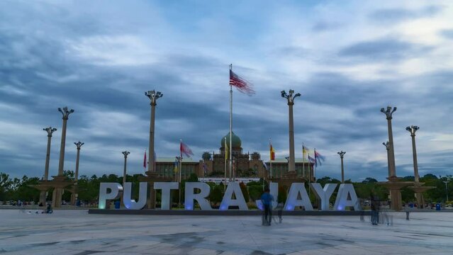 Time-lapse 4k UHD footage of Prime Minister Office at Putrajaya during sunset with tourist taking picture