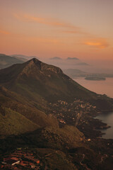 Obraz premium sunset over the mountains