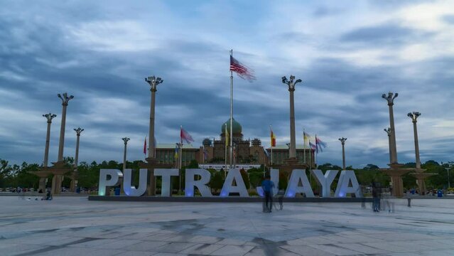 Time-lapse 4k UHD footage of Prime Minister Office at Putrajaya during sunset with tourist taking picture
