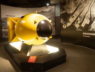 Obraz premium The Fat Man, a Yellow Bomb Casing Similar to the Atomic Bomb Dropped in Nagasaki, Japan, on Display at the National Museum of the Pacific War in Texas