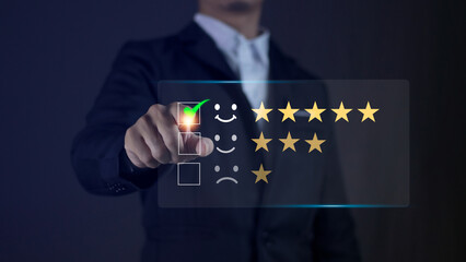 Users rate the service experience on the online application, the opinion of the customer's opinion poll concept.