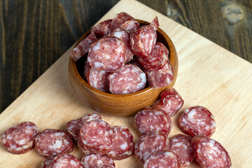 Cut the finished sausage into pieces on a cutting board