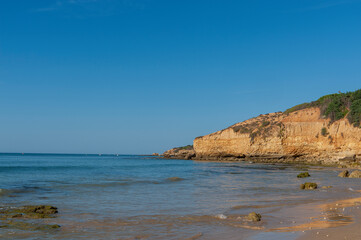 Obraz premium Maria Luisa beach with rock formation in Albufeira, Algarve, Portugal.