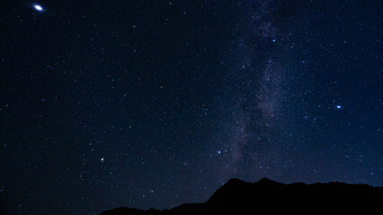 オリオン座流星群を待つ秋の夜空の星