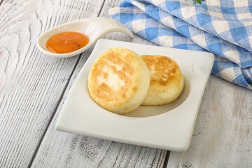 Baked cheesecakes with fruit jam