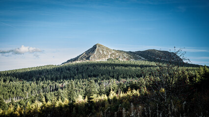 Paysages des Estables au pied du Mont Mézenc dans le Massif Central en Haute Loire