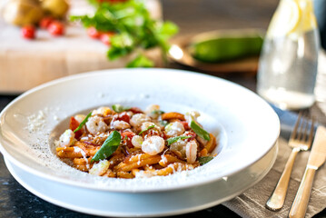 Pasta italiana roma tomato