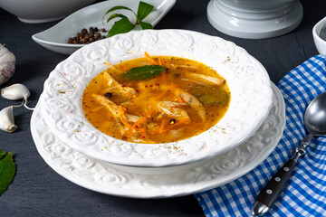 Pikante oyster soup mit hühnerfleisch