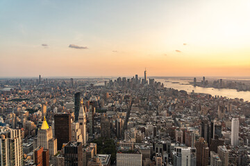 Obraz premium Golden sunset over New York skyscrapers on Manhattan island