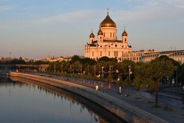Fototapeta na wymiar The Cathedral of Christ the Saviour and Prechistenskaya Embankment in the morning. Moscow, Russia.