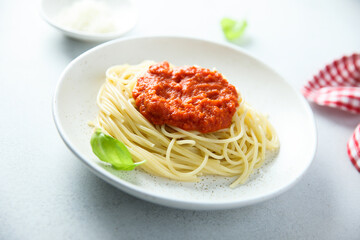 Spaghetti with tomato sauce and basil
