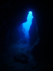  caves underwater cave dive blue background scuba divers to explore