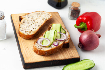 Sandwich making